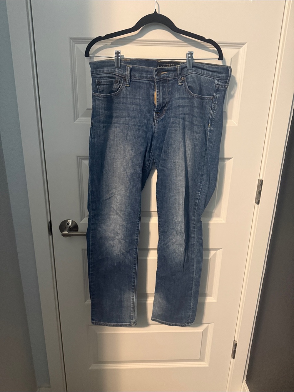 Lucky Brand Women's Straight Leg Jeans in Light Blue Wash